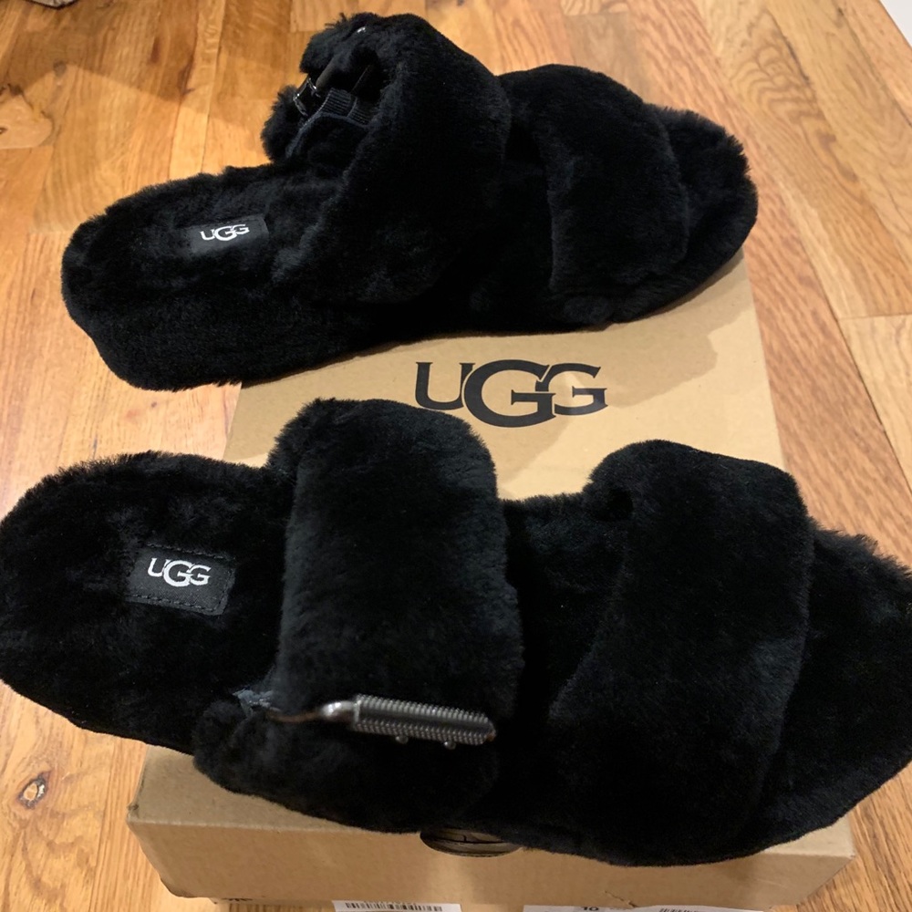 UGG Women’s Fuzz Yeah Slipper Size 10 !!